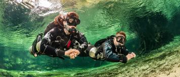 Sidemount diver